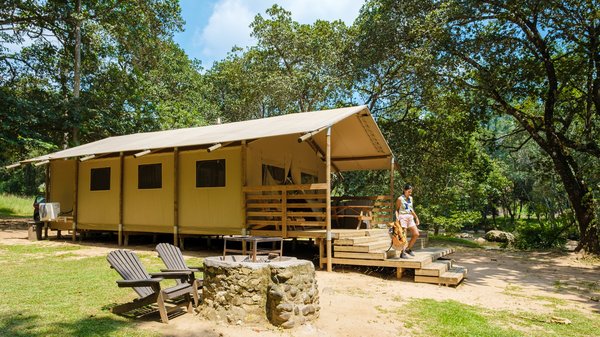 La sérénité d'une soirée étoilée dans un camping 4 étoiles à la campagne
