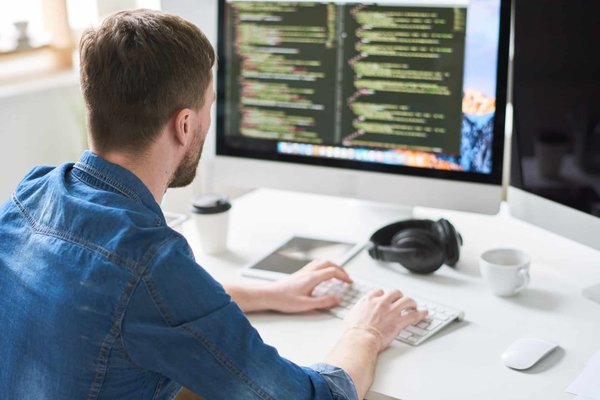Pourquoi opter pour un développeur freelance ?